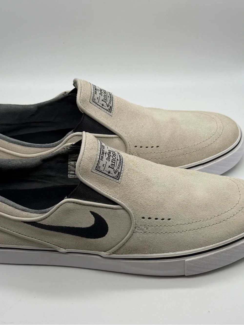 Nike SB Janoski+ Slip On Suede Skate Shoes White Black 10.5